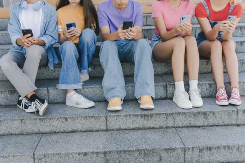 Welche Auswirkungen hat Social Media auf Kinder und Jugendliche?